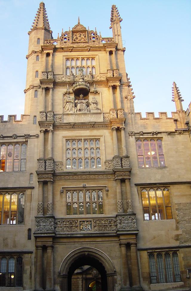 英国牛津大学「世界排名第四」很牛，需要什么条件才能够入读？