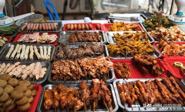 地摊小吃什么好卖？这6种夜市小吃深受喜爱，门槛低，赚钱不少