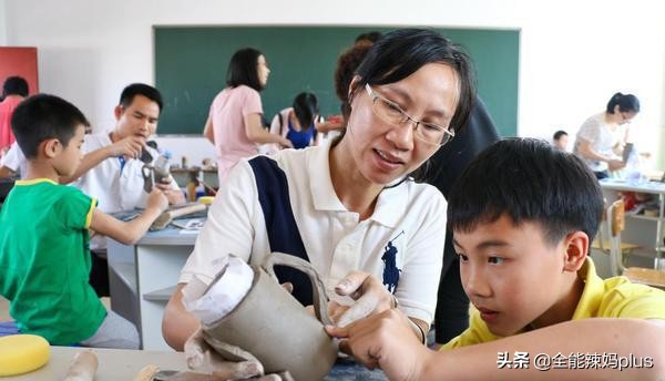 想看娃聪明与否，不用等他长大，从“小手掌”3个细节就能看出