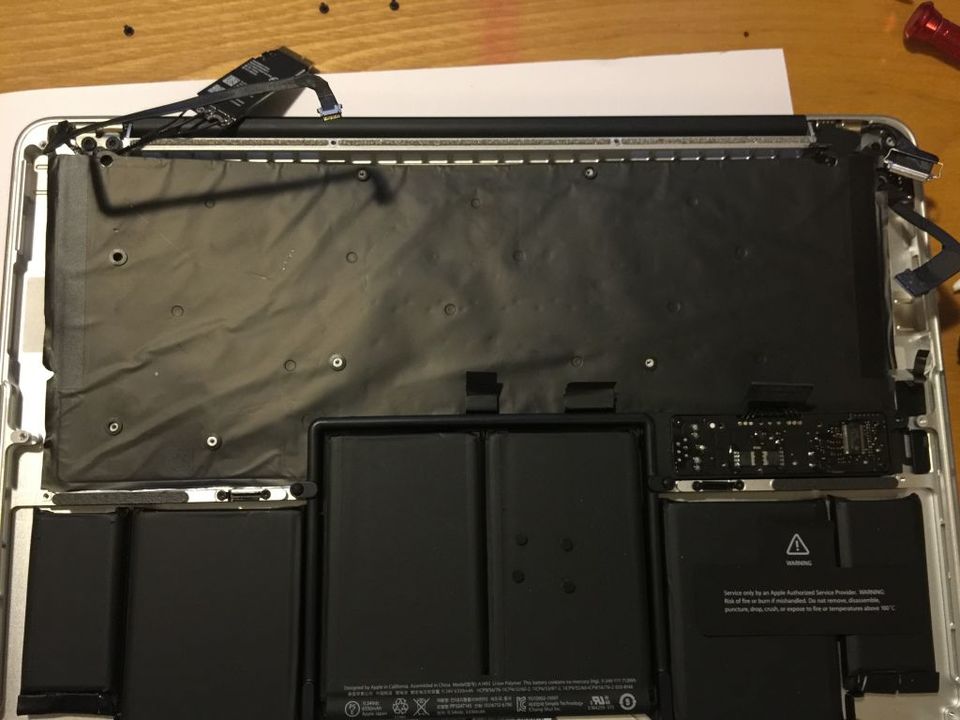 终于把Mac的键盘撬开，改了电源键的背光色