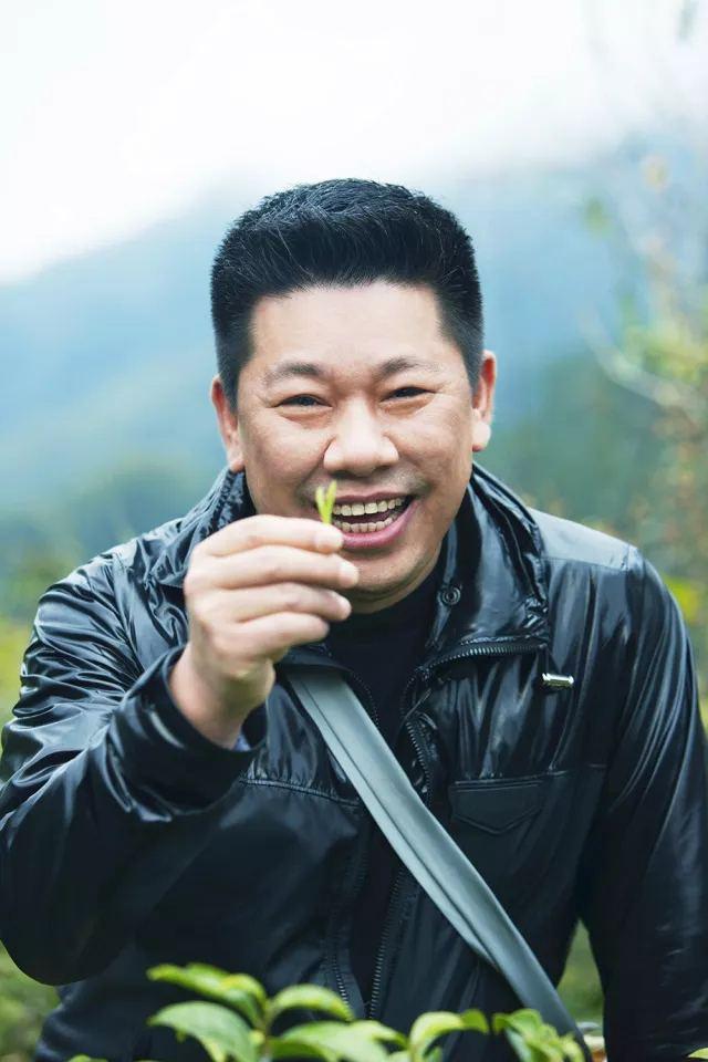 他是中国最牛营销大师，25岁收入上亿，推出了背背佳好记星小罐茶