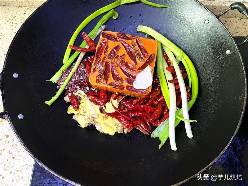特殊时期火锅家里吃，教你熬底料的秘诀，麻辣鲜香比火锅店还好吃