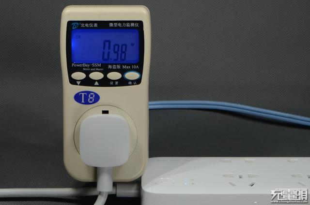 内置功率计量芯片 小米智能插线板拆解与评测