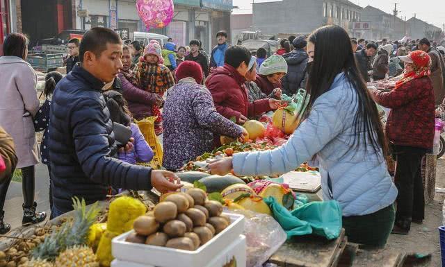 现在摆地摊卖什么比较合适？