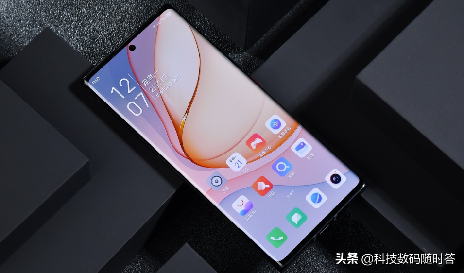又一款骁龙8机型发布，价格仅有FindX5pro一半，还有9倍光学变焦