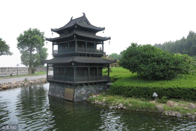 岳阳楼记：至若春和景明，波澜不惊，上下天光，一碧万顷
