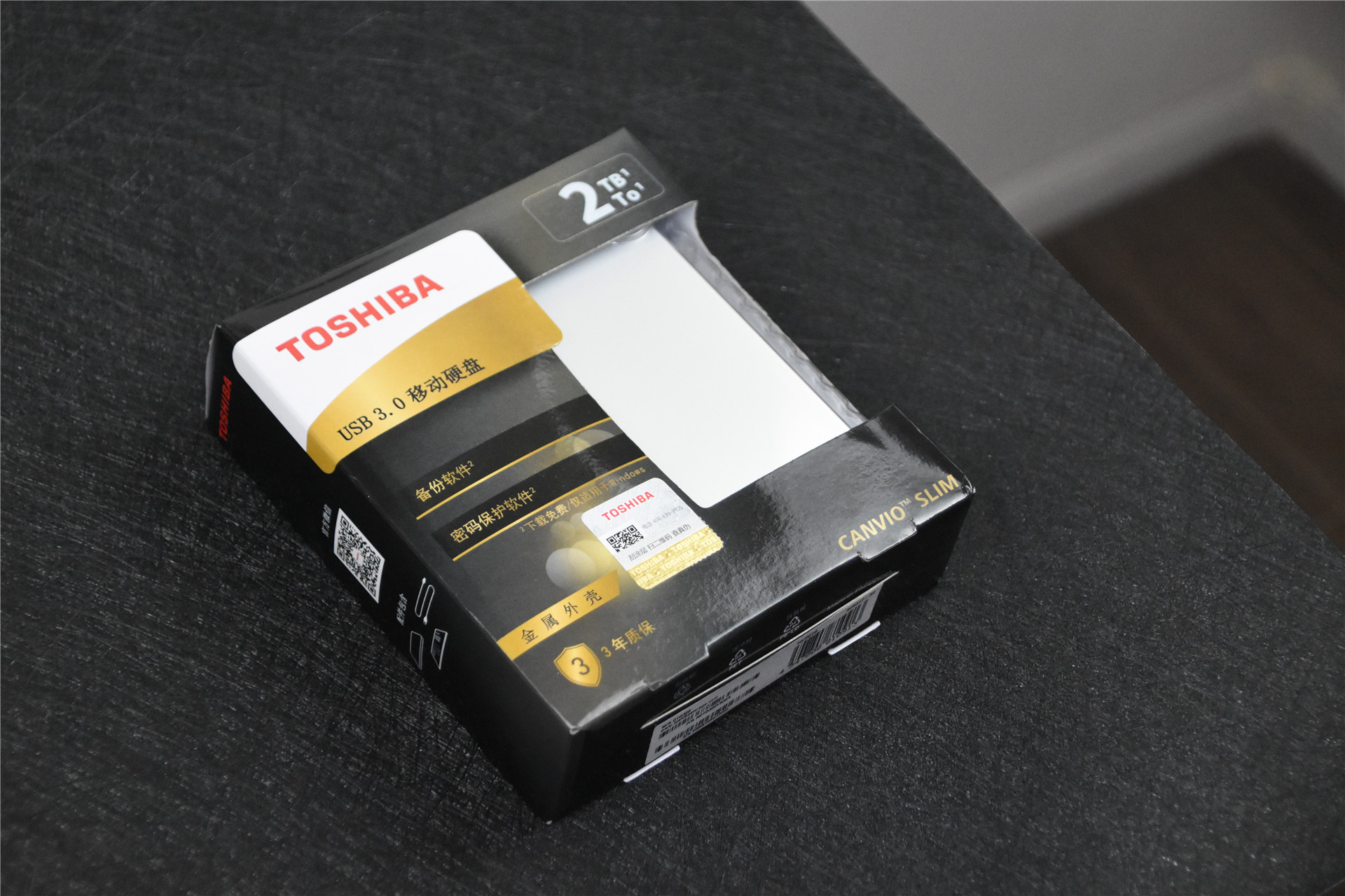 轻薄机身，金属材质加特，东芝 Slim 2TB移动硬盘评测
