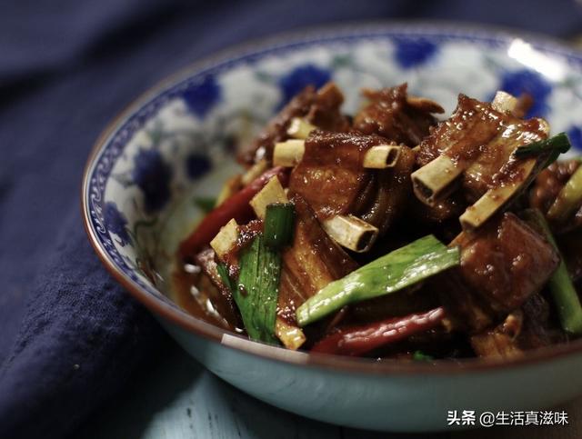 最适合冬天吃的红烧羊排，做法简单味道好，赶紧学起来吧