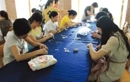 做手工活赚钱靠谱吗？分析一下，其实用手机赚钱更简单