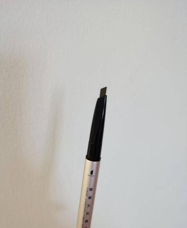 拒绝蜡笔小新的粗平眉，6款热门平价眉笔，新手也不怕手重