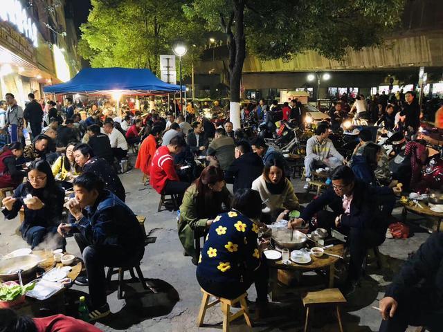 摆地摊卖什么火？最新数据告诉你答案，5种最红的地摊小吃上榜
