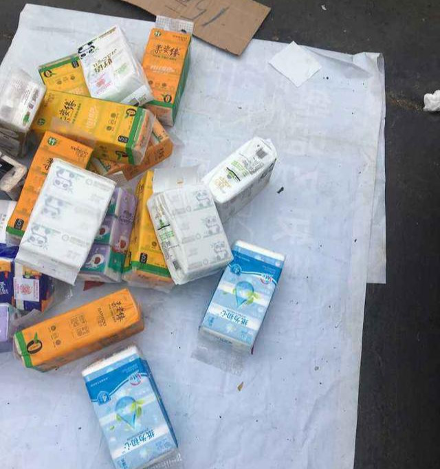 推荐一个超赚钱的项目，2020年轻松月入过万（看不起的地摊）