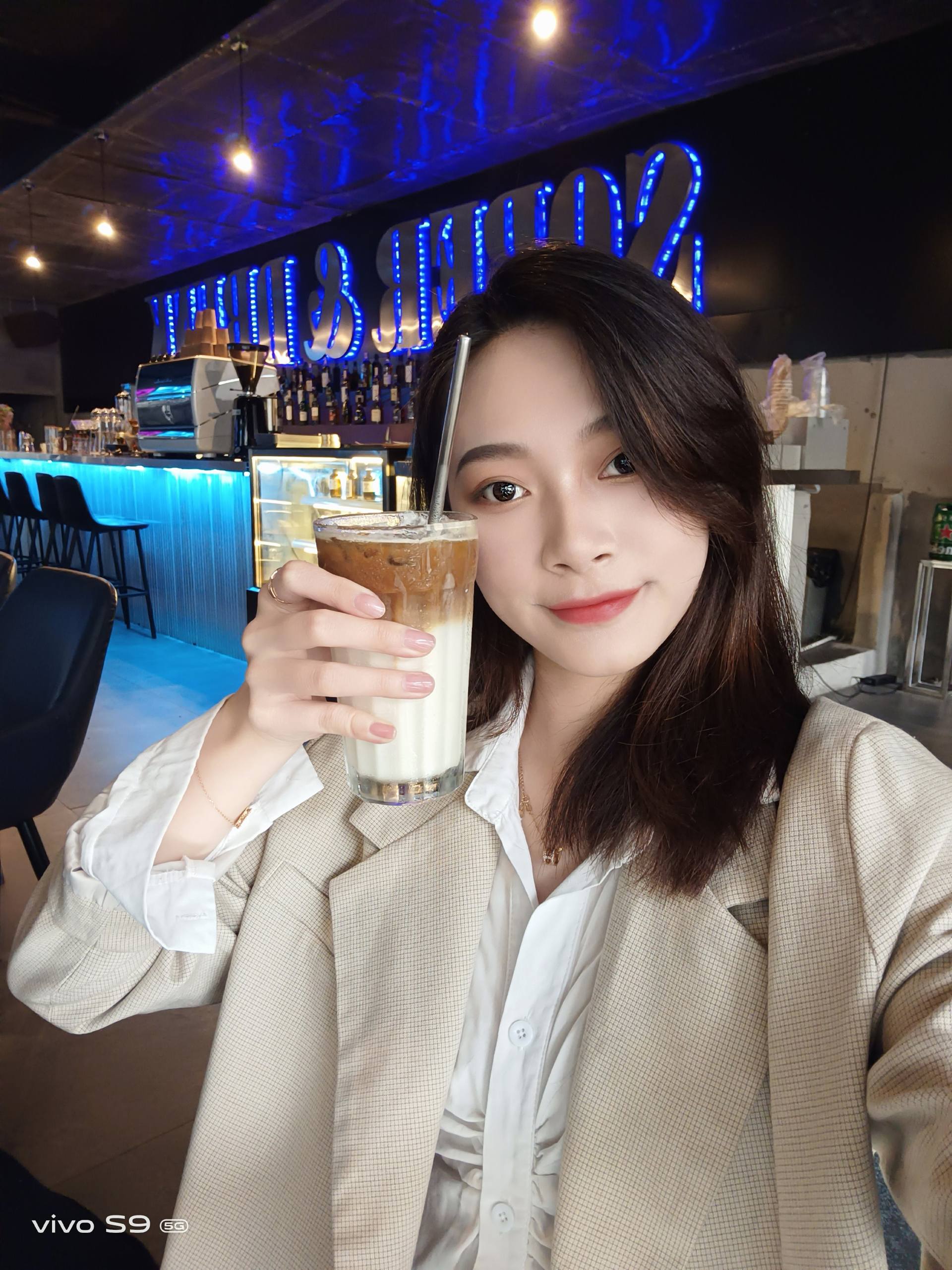 vivo S9对决美颜相机app，谁才是真正的美颜利器？
