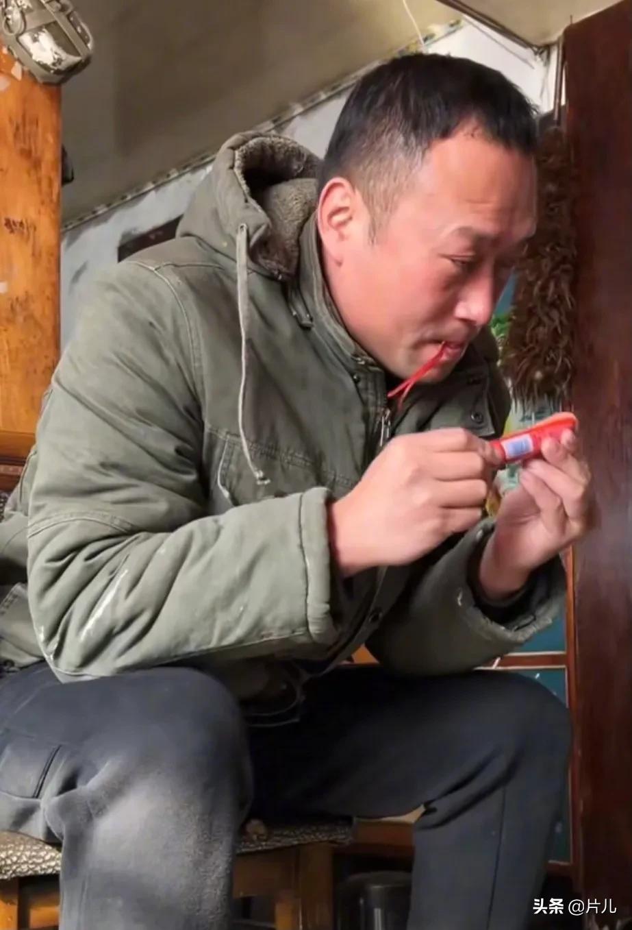 张同学直播首秀，获数十万礼物打赏，自曝曾拒绝2000万元签约