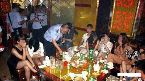 在ktv里抱着电脑加班是一种什么样的体验？