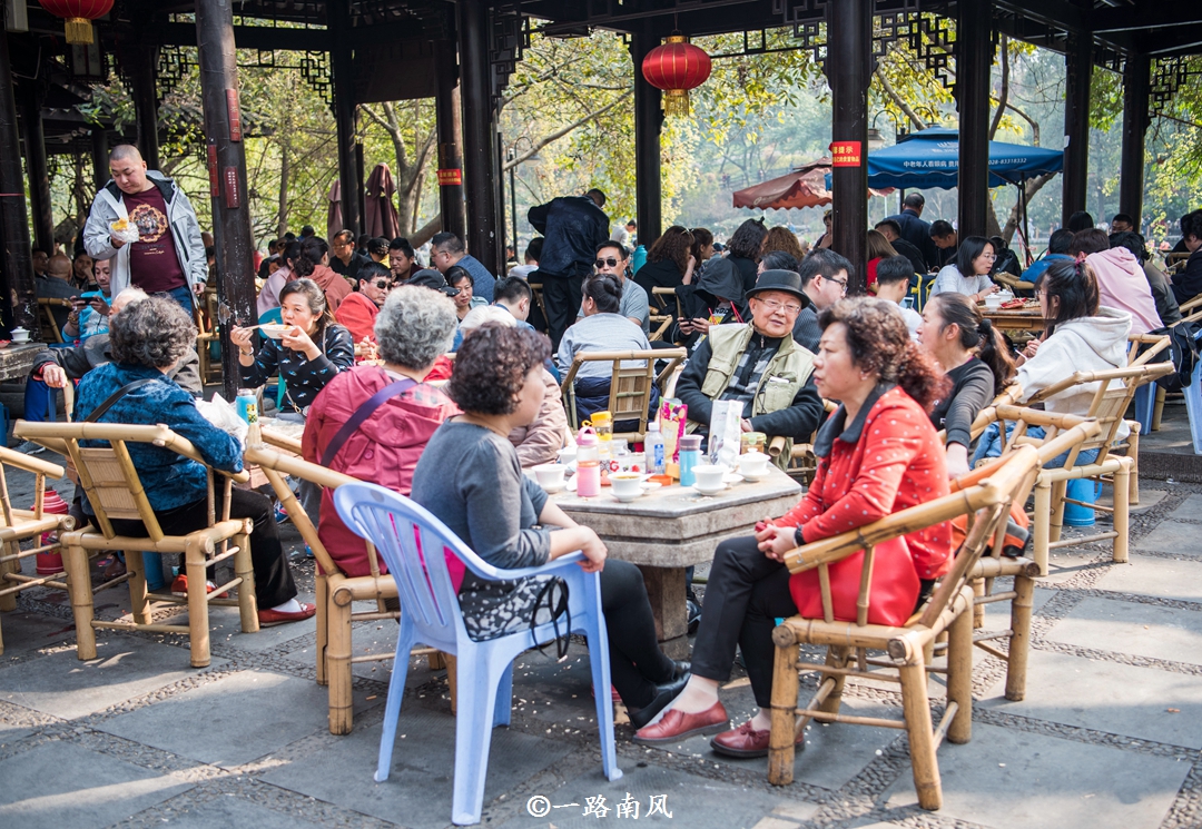 成都人经常说摆龙门阵，究竟什么是龙门阵？大多数游客答不出来