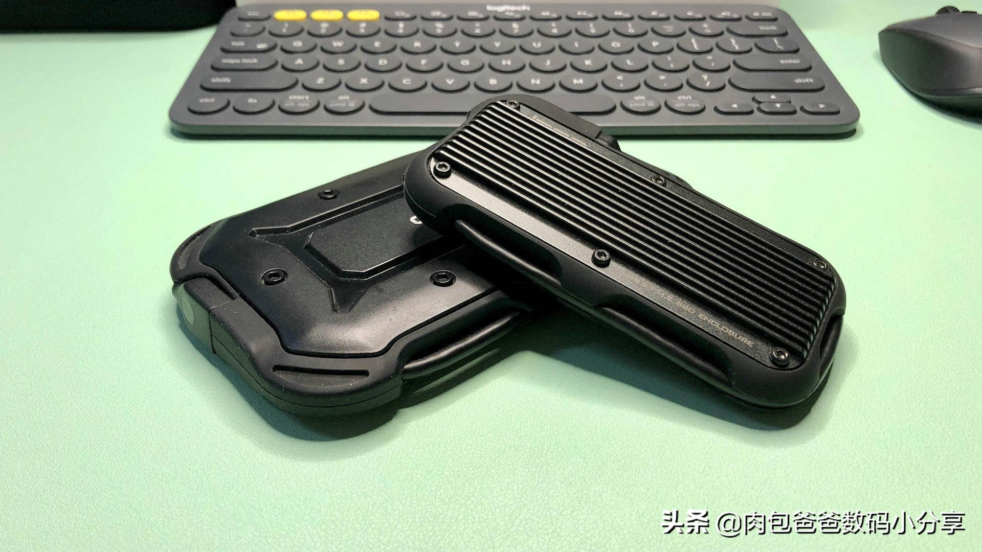 分享一下我最喜爱的移动硬盘盒，防摔高速炫酷自带线