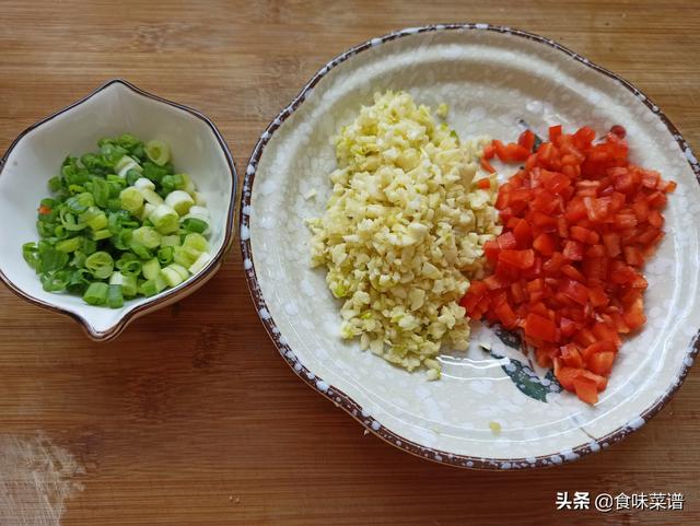 大厨教你怎么做金针菇，鲜香入味，好吃不塞牙，上桌瞬间就抢光盘