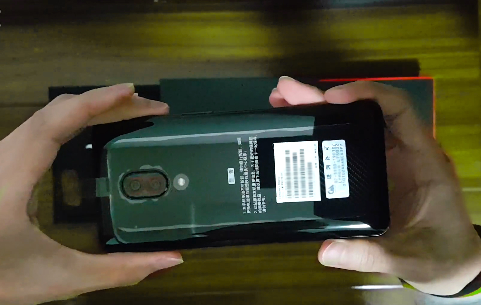 智能手机也用滑盖设计，体验国产联想Z5 PRO，细节之处很矛盾