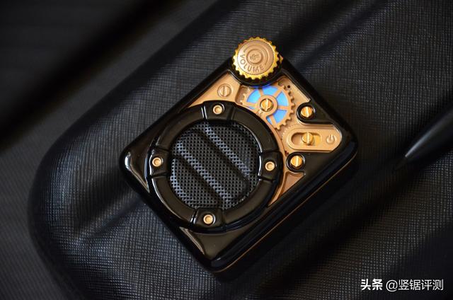 比手掌还要小的AI智能音箱！Divoom点音小咖评测