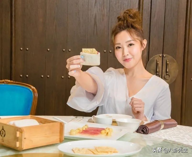 疫情下港星生意受打击：有人餐厅倒闭，有人亏钱还投600万开新店