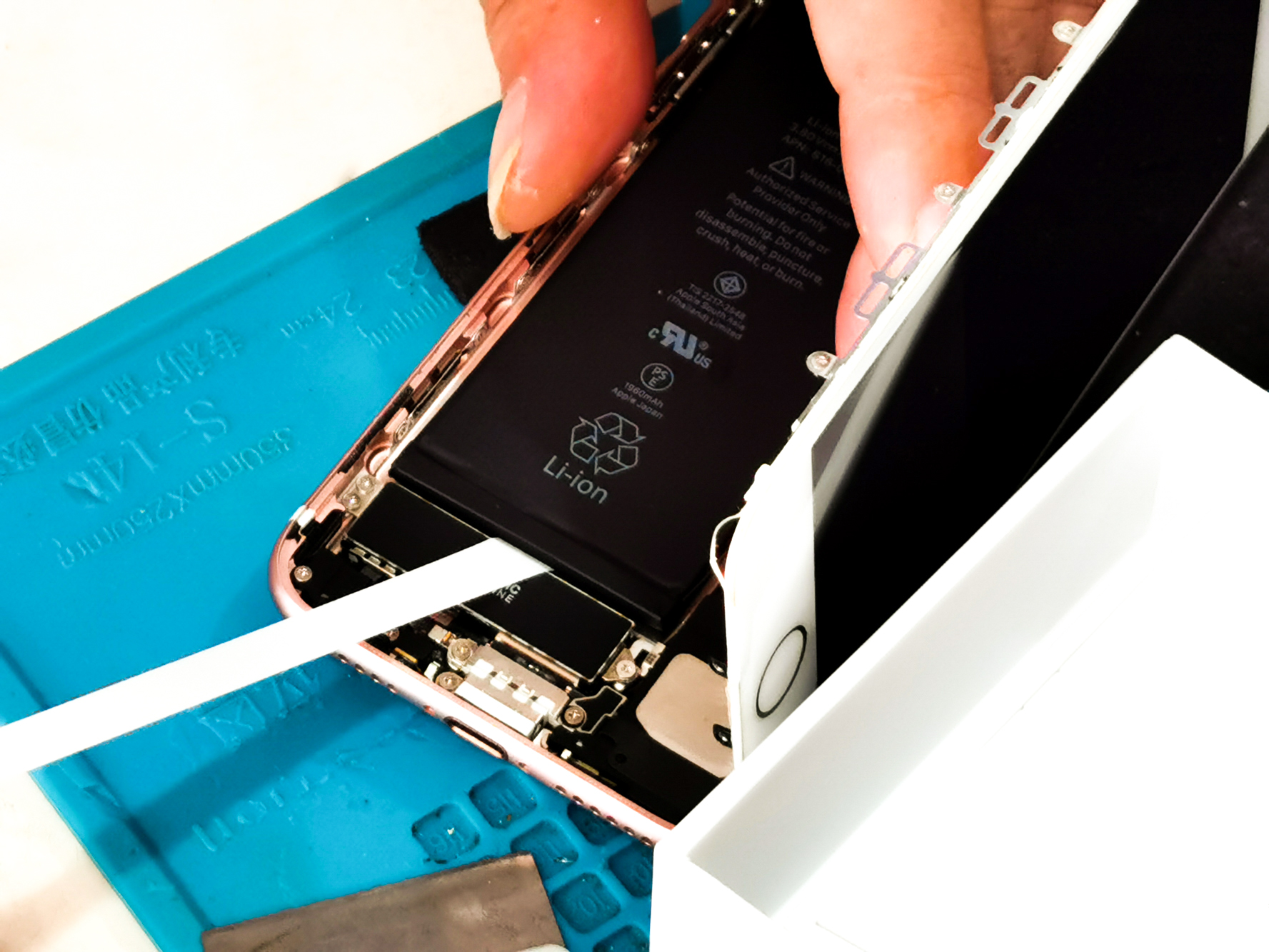 让iPhone 7再战三年！已经换上容量更大的马拉松电池