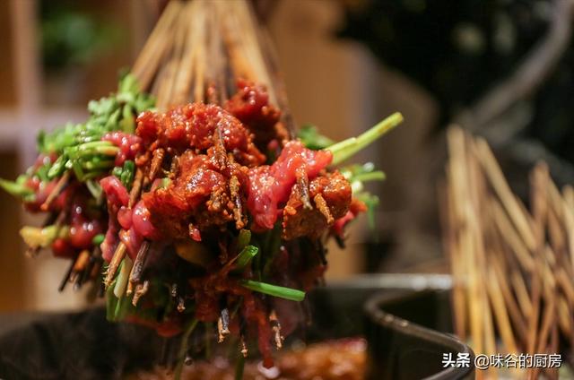 地摊小吃什么好卖？这6种夜市小吃深受喜爱，门槛低，赚钱不少