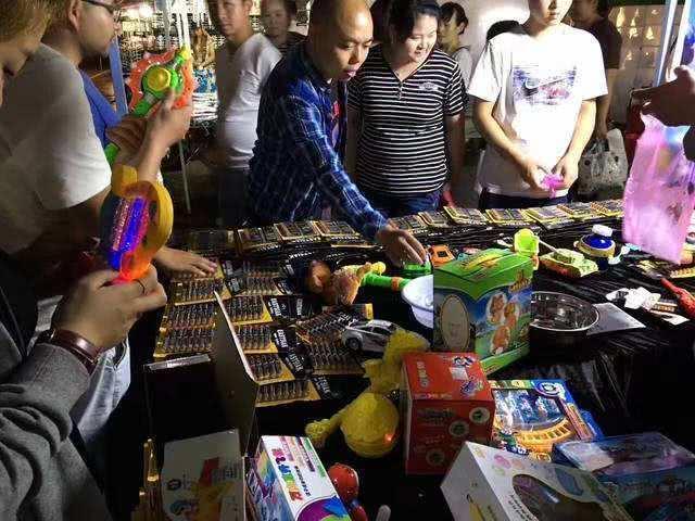 现在摆地摊卖什么比较合适？
