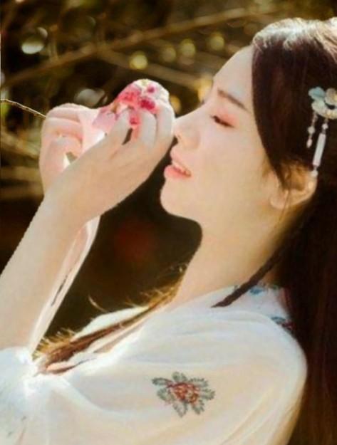 美图秀秀的抠图功能太强大了，随心所欲美化照片，原来这么简单
