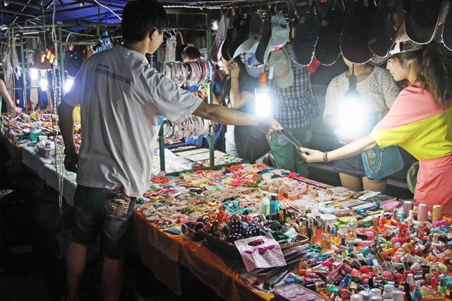 新手摆地摊卖货技巧！从地摊小白到赚钱大神只需三步
