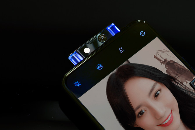 vivo X27 Pro评测：6.7英寸巨屏+4800万夜景微距三摄