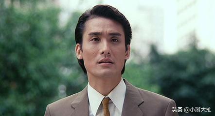 1984年，梁家辉拒绝“悔过”，遭台湾封杀失业，与朋友一起摆地摊