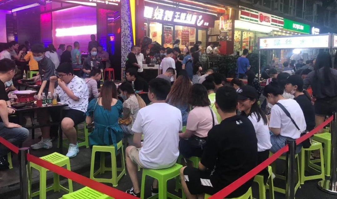 烧烤店推出20元买101瓶的“低价啤酒”，引爆客流，日赚三万以上