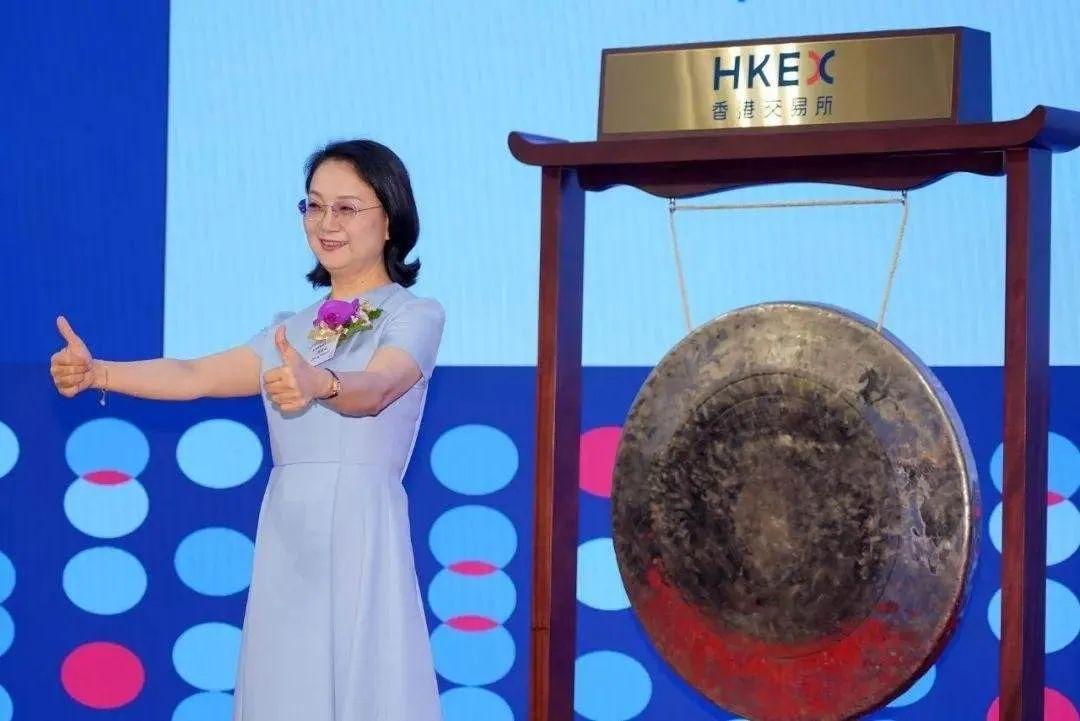 被江苏首富“雪藏”的白富美：低调从未露面，未来将继承2千亿