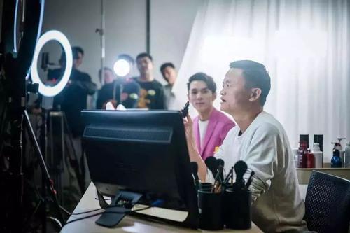 漩涡下的反思：直播带货的产业互联网逻辑