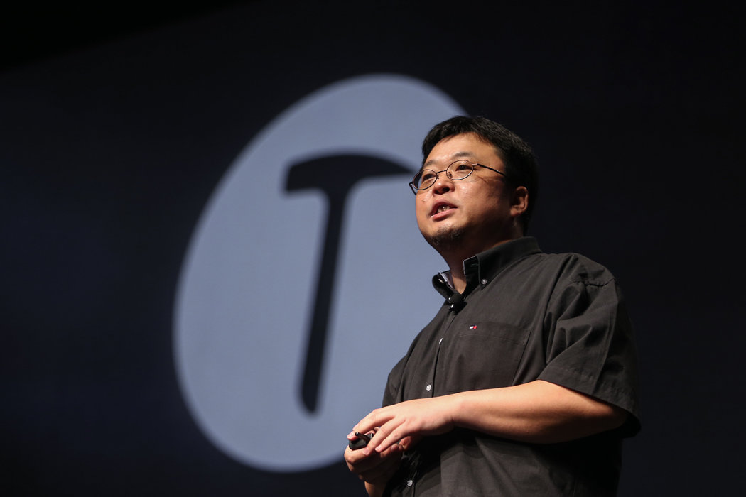 曾被日韩封锁任人宰割，今掌控行业，中国面板企业为何能反杀？