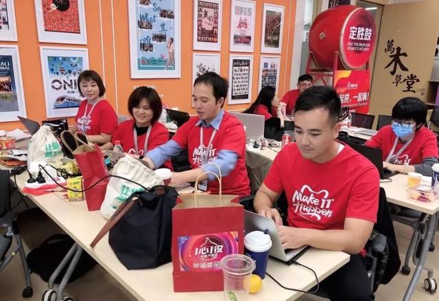 钉钉闯入「无人区」