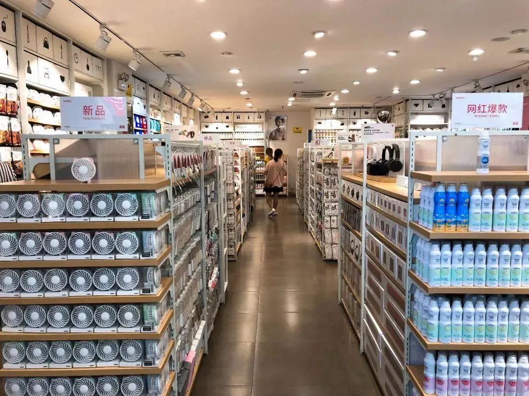美团、名创优品、淘宝的10元店三国杀