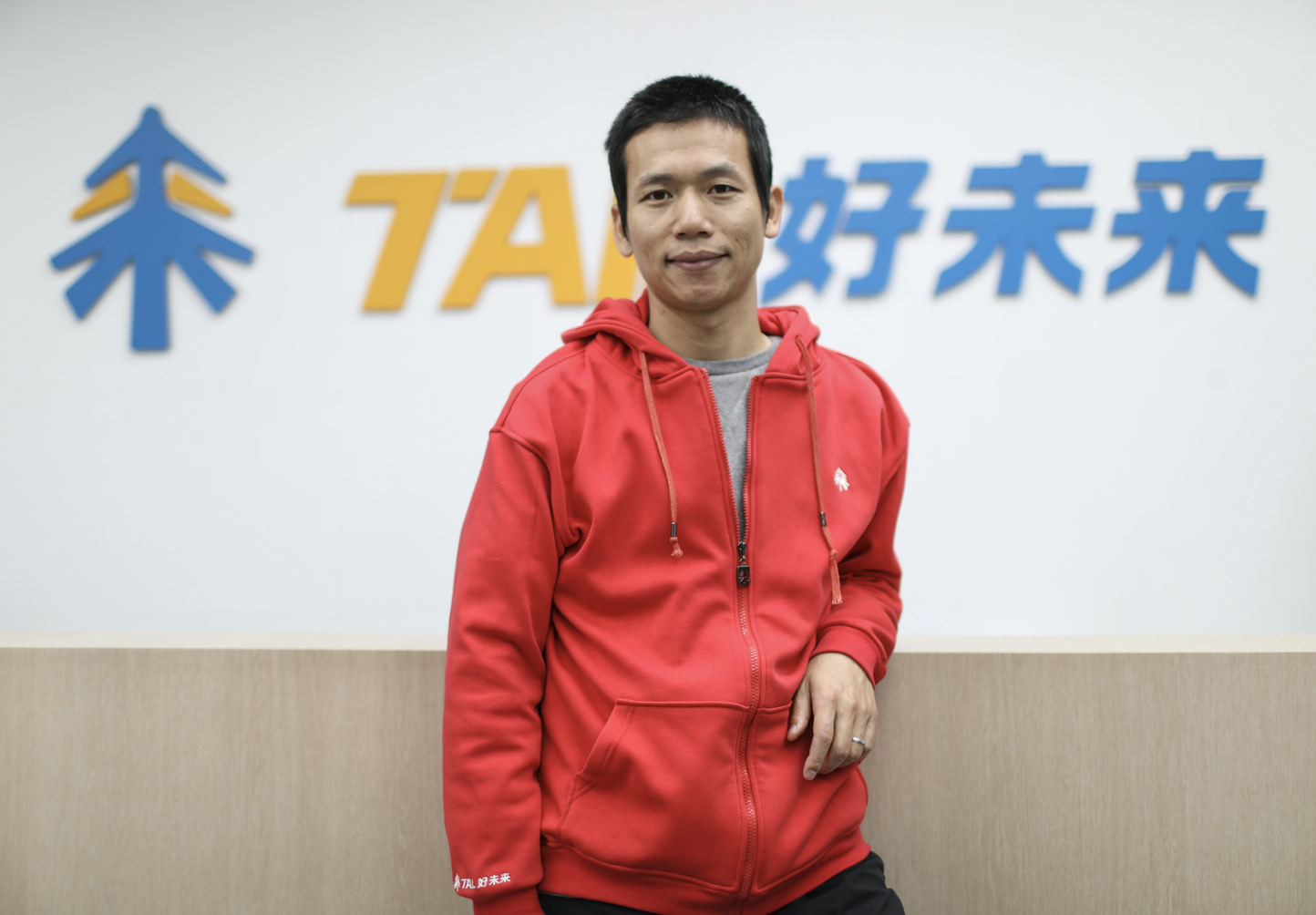 跑输后辈737亿，回港上市后，俞敏洪如何带领新东方重新突围？