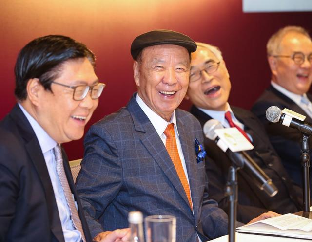 少年时赚取第一桶金，如今成为人生赢家，身家1020亿