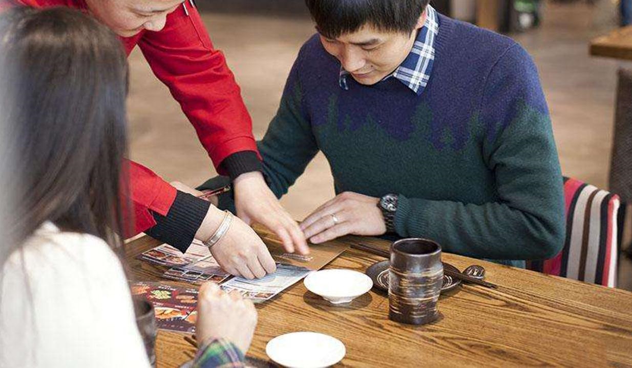 餐厅营销高招：只用三步锁定顾客，一年收入300万