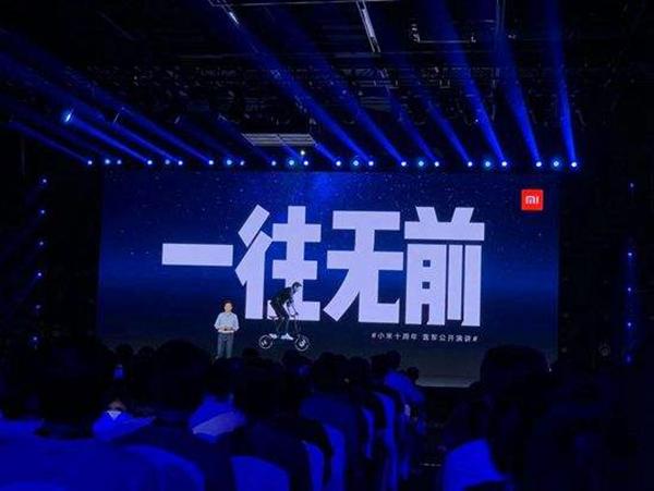 雷军后悔与董明珠下10亿赌注？其实心里乐开了花，营收增近十倍