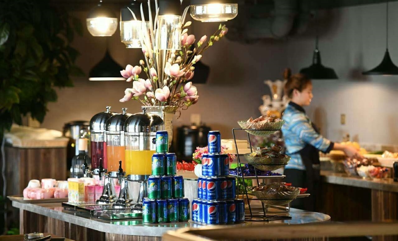 酒店会议室免费开放使用，反而月赚200万，怎么做到的？