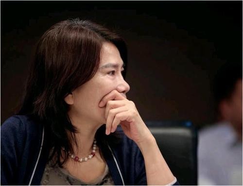 股价暴跌68%，机构、员工轮番减持！格力地产的出路在哪？