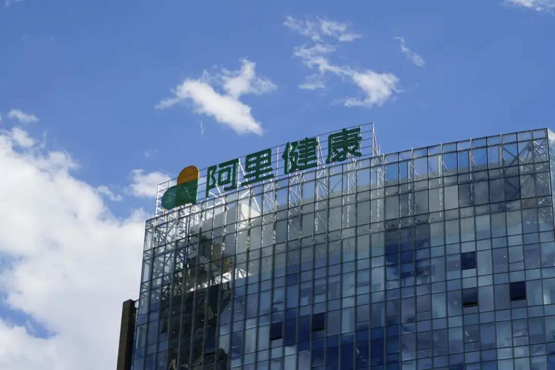 王健林投资1400亿布局，刘强东靠它赚上千亿，又一行业崛起了