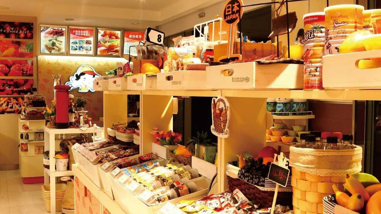 业绩大降，股价暴跌30%，良品铺子"高端零食梦"会破吗？