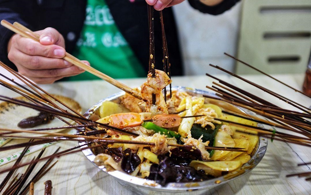 餐饮店花9.9买99元套餐，再送699元现金，月赚二十万