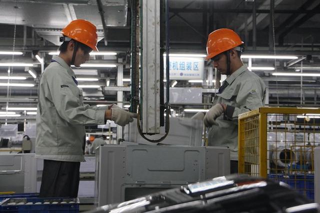 中国工人待遇为何比不上欧美？这3个问题不改变，以后更比不上