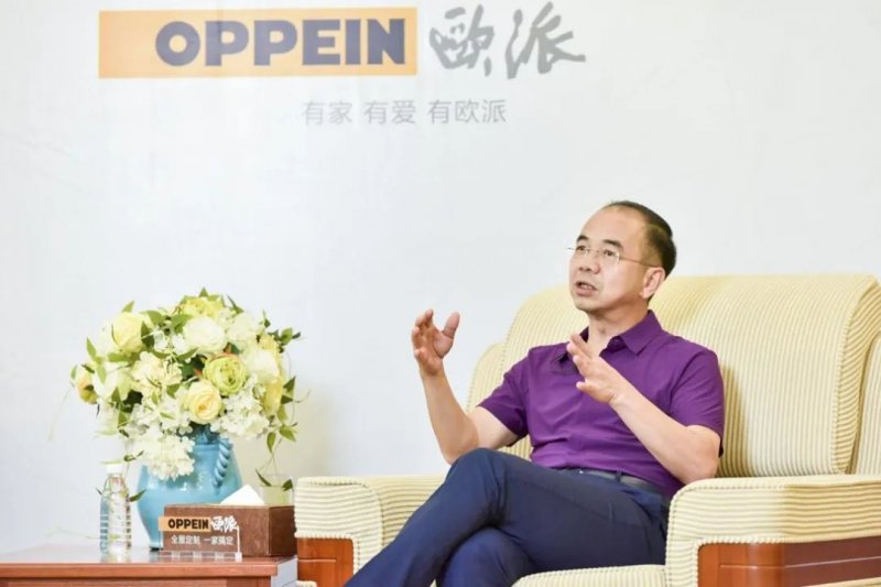 广东穷小子，从身无分文，逆袭为百亿富豪，今是家居行业领军人物