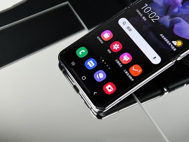 三星折叠屏Z Flip 5G上手 感受富豪的滋味